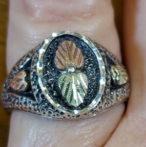 Wheeler Manufacturing Black Hills Gold Sterling 12k Ring Size 8.5 Large